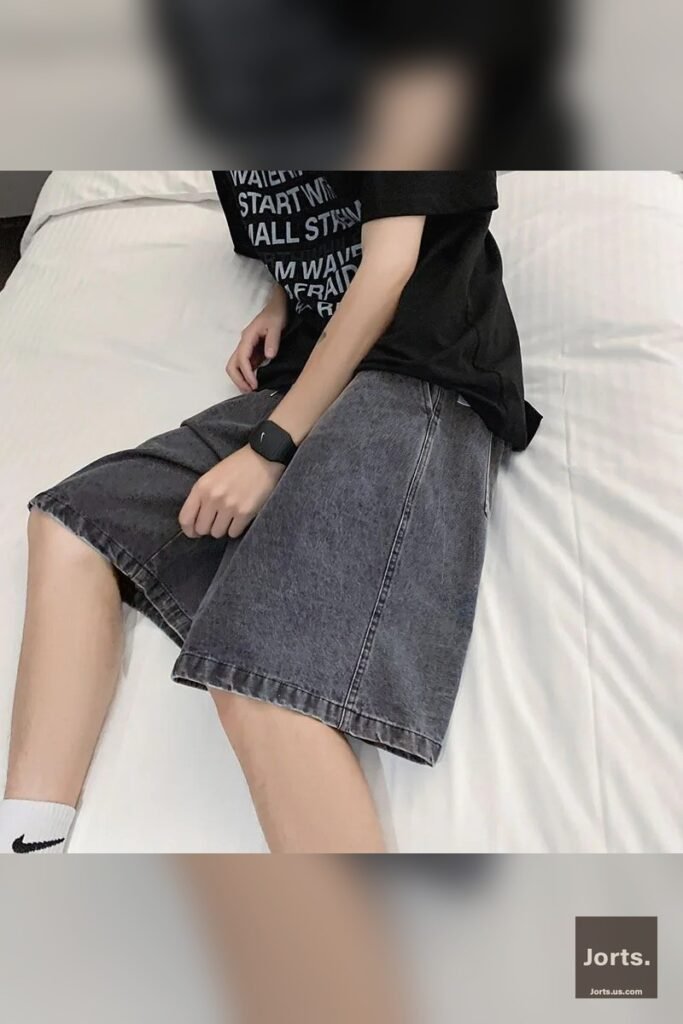 Detailed size chart for Y2K baggy jeans shorts, showing measurements.